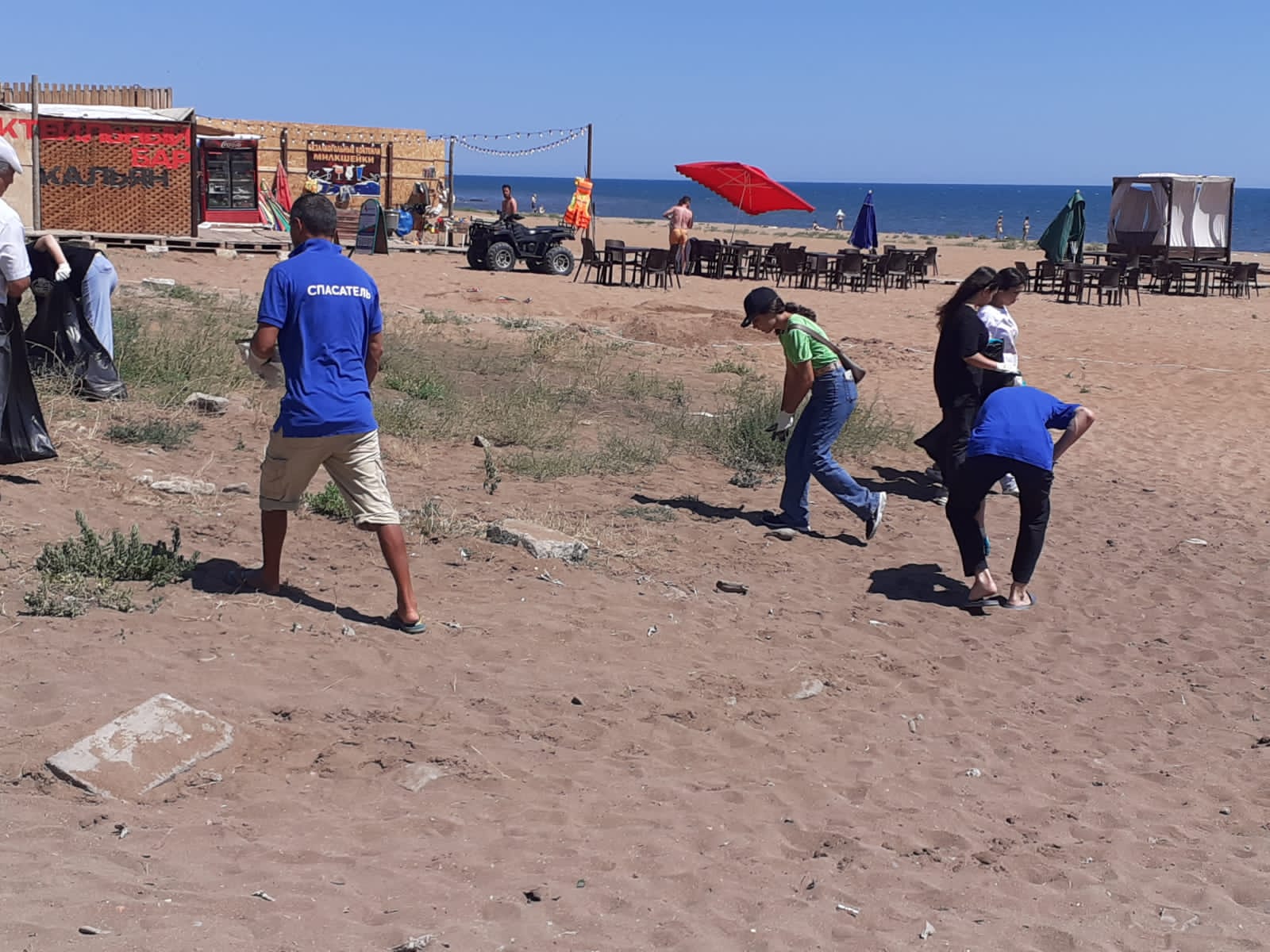 В рамках Месячника безопасности на воде в г. Дербент провели акцию «Чистый берег»