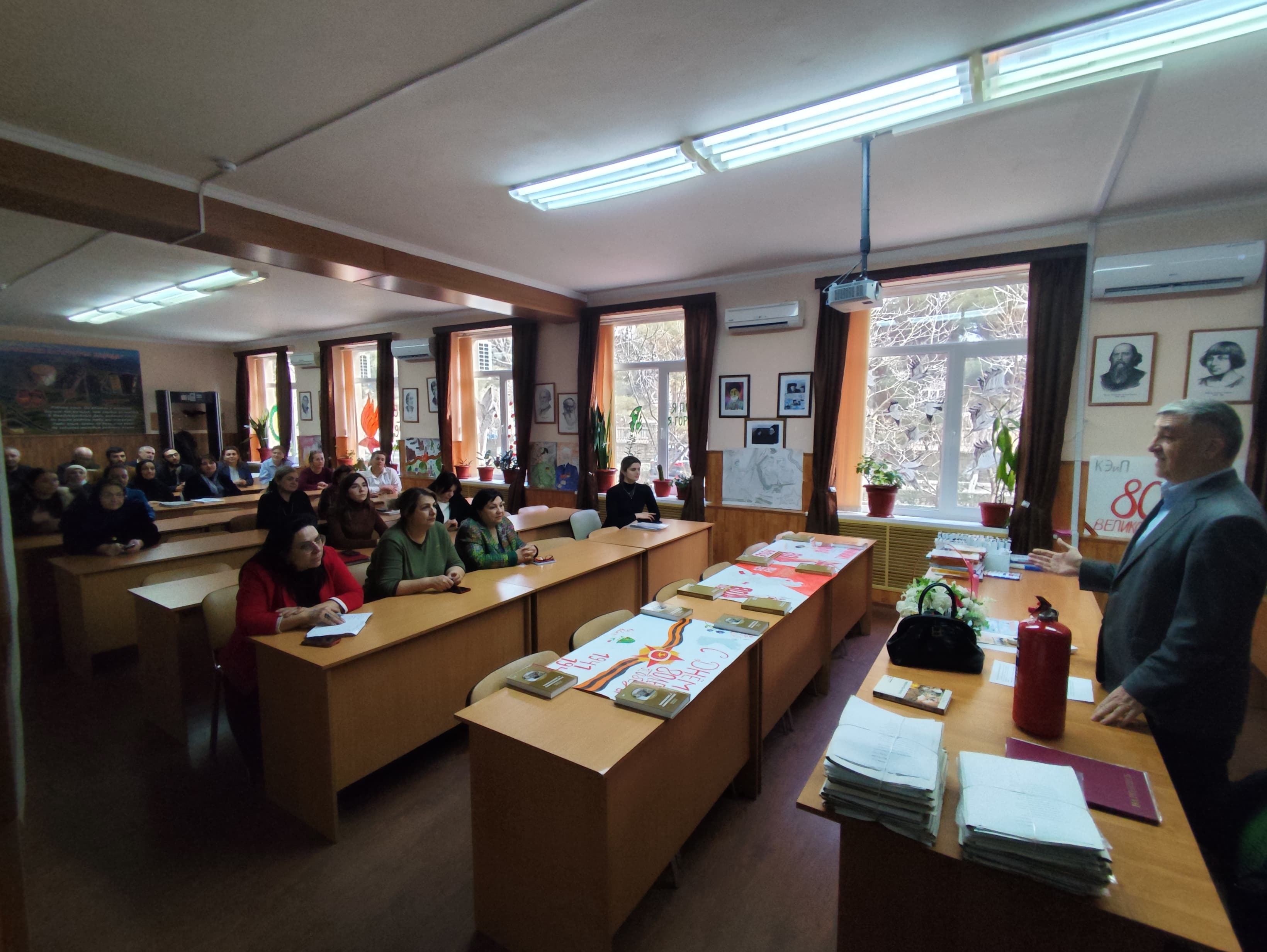 В Колледже экономики и права провели учебную тренировку по эвакуации